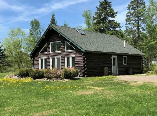 Private Lakefront Log Cabin