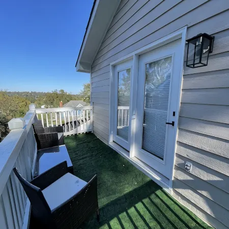 New Modern Townhome Downtown- 3Levels