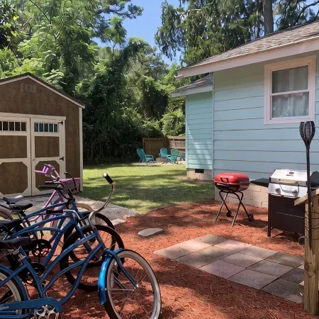 Pawleys Paradise! ~1/2 mile to the Beach. 3BR/3 Full BA. FREE Bikes included.