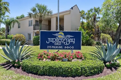 Jupiter Beach Condo Retreat