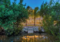 New!Luxurious & spacious waterfront 4 bedroom house in Marathon with endless fun - Boutique