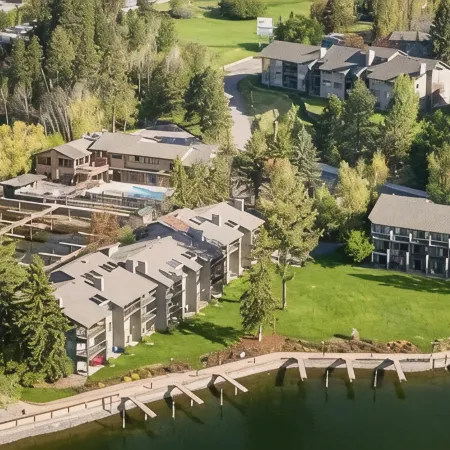 Amazing WATERFRONT GETAWAY with Views of Gorgeous Flathead Lake Отели в г. Бигфорк