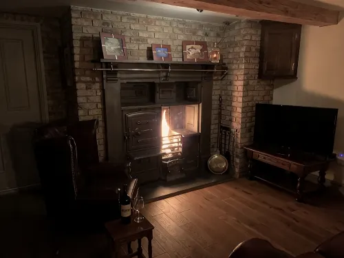 Morgan Cottage at 'This Is Not Here' With Hot Tub - Jacuzzi