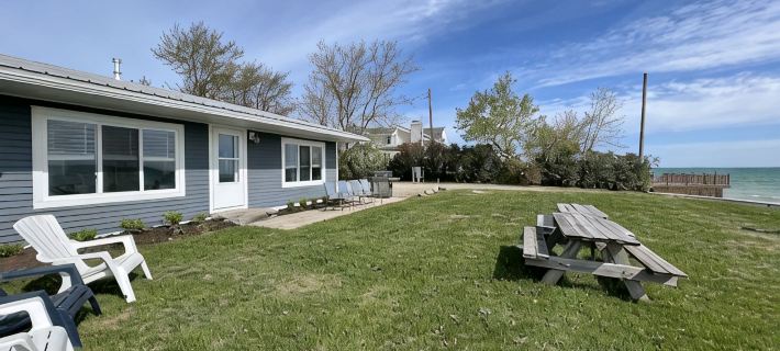 Cozy Lakefront Cottage - Gorgeous Views of Lake Huron! Hotels in Sanilac County