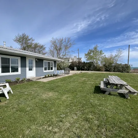 Cozy Lakefront Cottage - Gorgeous Views of Lake Huron!