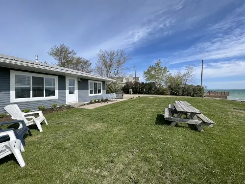 Cozy Lakefront Cottage - Gorgeous Views of Lake Huron!