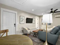 2 Bedroom Pet Friendly Apt w/ full kitchen; Private fenced Backyard; Great Wifi - Wifi