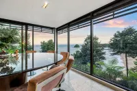 Oceanview Penthouse Suite & Beach Access - 5 звезд