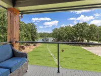 Richland Chambers Lakefront 2-story home with boat dock and pavilions. Hotele w: Freestone County