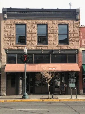 Downtown MainStreet Penthouse 1BR five star Rental with parking overlooking main