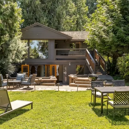 Beautiful Oasis on Lake Washington and Seward Park! Pool and Hottub ⭐️
