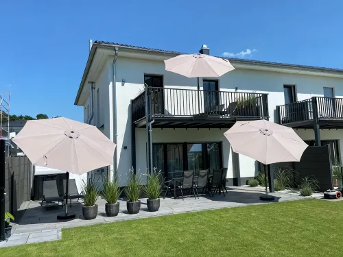 8P "Seegelblick" Vacation Home on the Waterfront with a Hot Tub, Sauna, and Fireplace - Homestays
