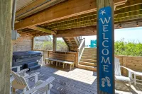 Charm Getaway - Oceanfront family home in a quiet stretch of Surf City ! - Boutique