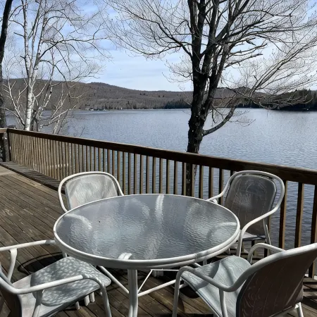 Relaxing waterfront cabin getaway in the Groton State Forest