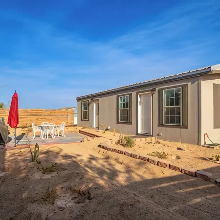 Tiny Home Getaway in Arizona-Mountain views in Rural Area