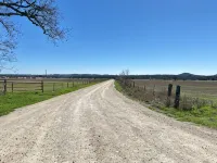 Hill Country Home; King & Queen Suites; Game Room, Office & Fire Pit - Kerrville - 4 星級