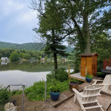 Lakefront Cottage on Moon Lake
