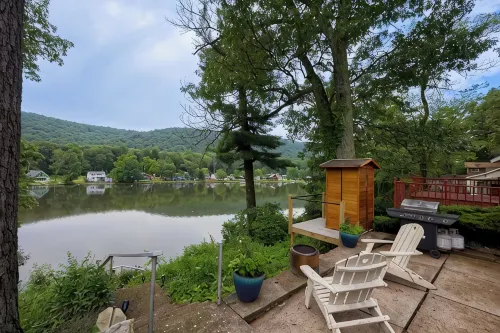 Lakefront Cottage on Moon Lake