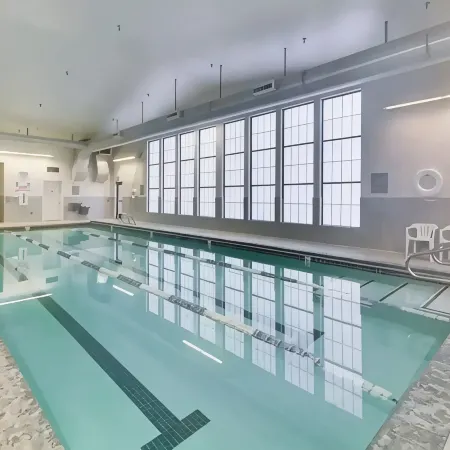 Cozy Condo w/ pool & gym in prime McCall location
