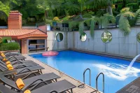 Seventeen Rooms - Pool