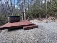 Cozy tiny cabin with Loft 10 minutes from DuPont State Park - 2-Star