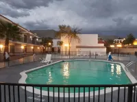 Extend a Suites - piscina