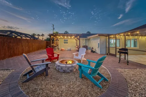 Summer Gem -Free Heated Pool -3B-2Br King-Q-2Twin-SB -Patio-Cozy Fire Pit-BBQ