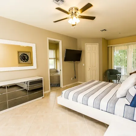 Stunning Lake View Pool Villa with SPA and Heated Pool<br>