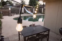 The Desert Sunset: 4 Bdr, 5 Beds, Fast Wifi, Large TV, Large Private Pool, - Private Pools