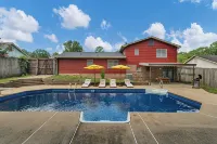 5 Bedroom Paradise Escape with Huge Pool, BBQ, Arcade and Playset - balcony