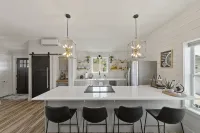 NEW!!! Modern cottage and perfect location! - 4-Star