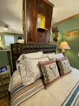Western Carriage House Studio Suite- Western themed retreat- Full Kitchen & Bath - Homestays