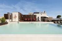 The Corner Hotel - Rooftop Pools