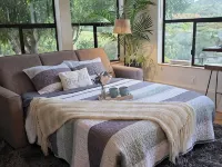 Detached guest house on private gated Spanish Estate with a pool, Temecula close フォールブルックのホテル