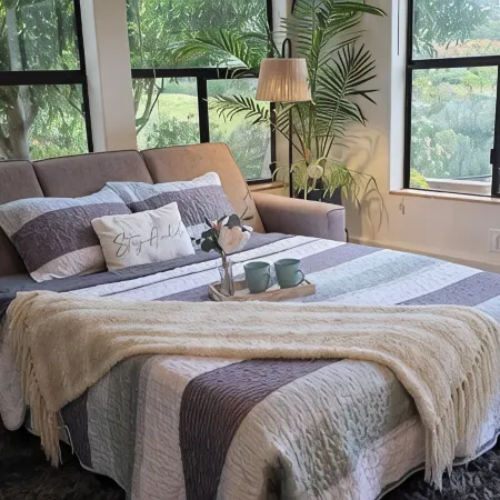 Detached guest house on private gated Spanish Estate with a pool, Temecula close