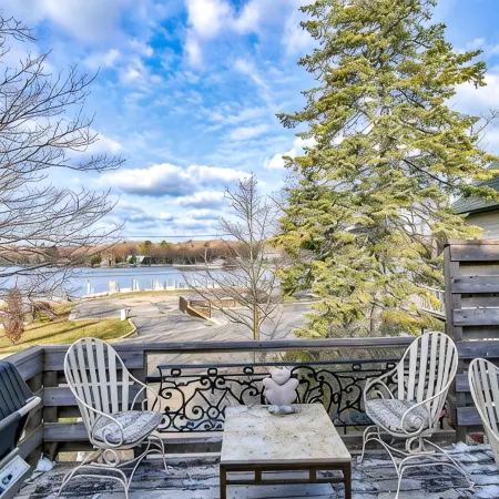 Exceptional Harborfront Chef's Kitchen Great deck/harbor views