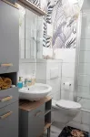 Modern 1-room apartment near the train station, newly renovated, top furnishings - Apartments