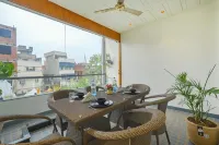 HOTEL ELEGANCE - balcony
