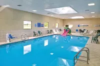 AmericInn by Wyndham Watertown - Perheystävällinen