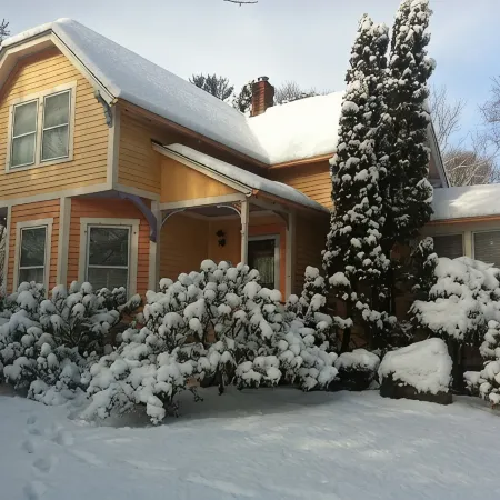 Walk to Downtown Mystic Premiere Carriage House Spacious Loft Apt—Very Private