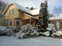 Walk to Downtown Mystic Premiere Carriage House Spacious Loft Apt—Very Private