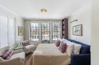 The Francis Inn & Suites - balcony