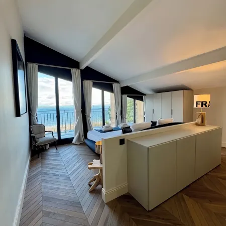 Exceptionnelle Villa en Front de Mer, Accès Privé Plage, Piscine