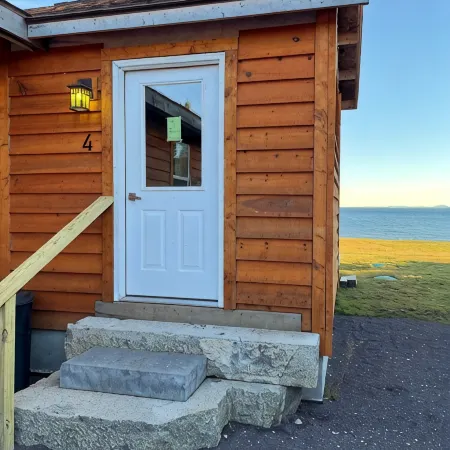 The Beachcomber at Dockside Resort - Near Bohemia and Trails