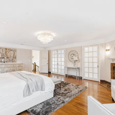 Stunning Rose Bowl Mansion 5 Minutes Walk!
