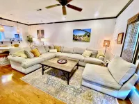 Townhouse in the West End steps from everything! Main St, Falls Park, Baseball - Homestays