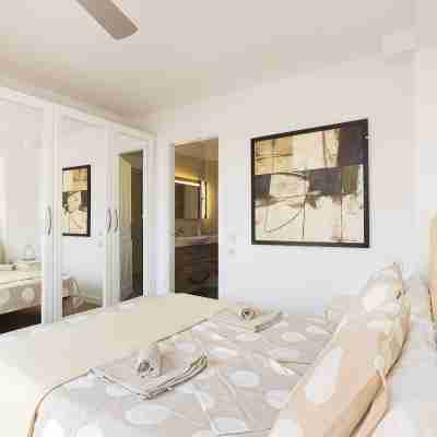 Playa Las Vistas 5 close to the sea + beach, wifi, terrace, heated pool Rooms