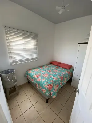 Charming 2-bedroom house with WiFi, AC, hot water  in peaceful Santa Ana - Pools