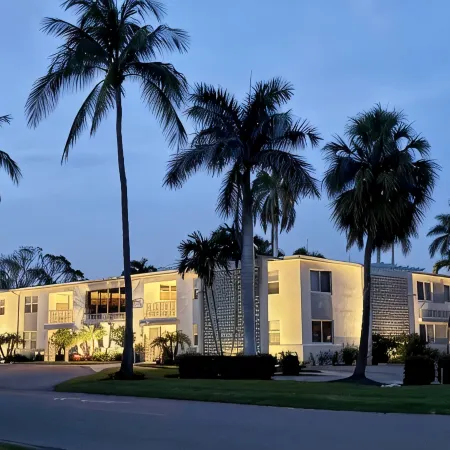 1st Floor by Pool, Beach and 3rd St. S Coffee Shops, Restaurants and Farmer Mkt