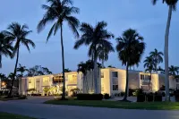 1st Floor by Pool, Beach and 3rd St. S Coffee Shops, Restaurants and Farmer Mkt - Private Pools